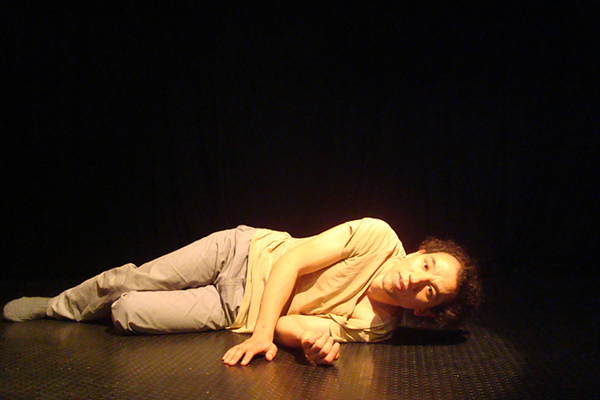 Instead of lying on the ground... Performande av och med Erdem Gündüz