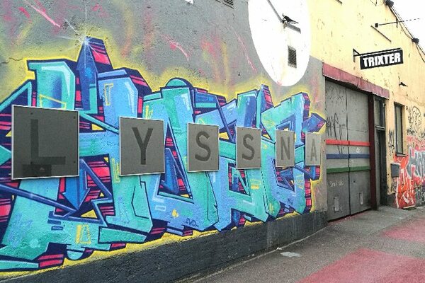 LYSSNA- Lever vi i en dystopi som gör oss passiva? ?