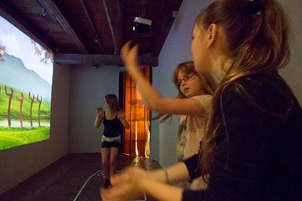 Upplev en interaktiv tidsresa och motion capture
