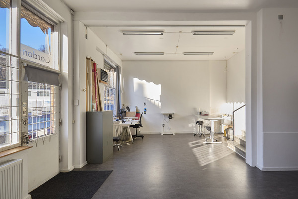 Skrivbordsplats med fotostudio/projektyta i Majorna