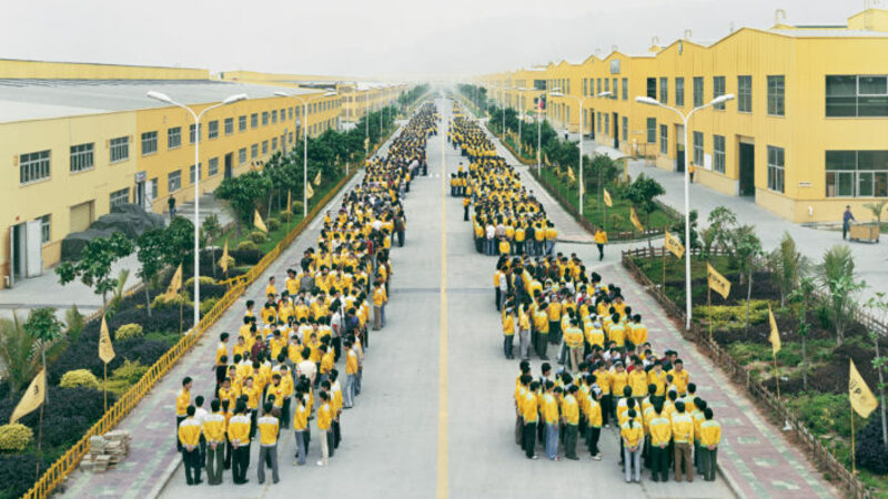 ”Manufacturing #18” Cancun Factory, Zhangzhou, Fujian Providence, China. Photo: Edward Burtynsky