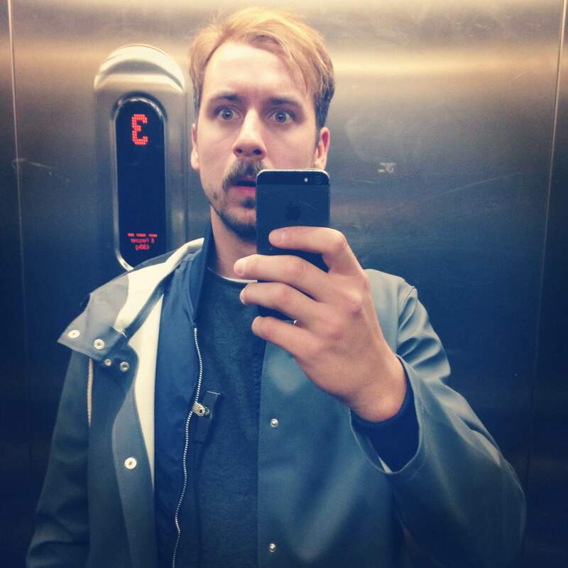 Bild. Sebastian Kapocs tog en selfie i hissen