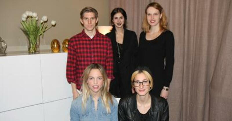 På bilden: Eddie Åhgren, Martina Borg, Helena Brodbeck, Emilia Åström och Evelina Nevreus. Foto: Komm