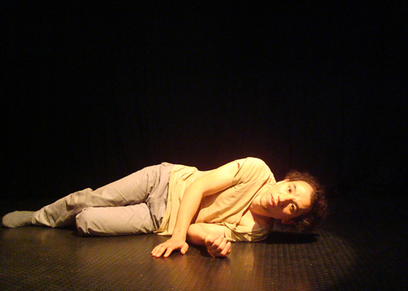 Instead of lying on the ground... Performande av och med Erdem Gündüz