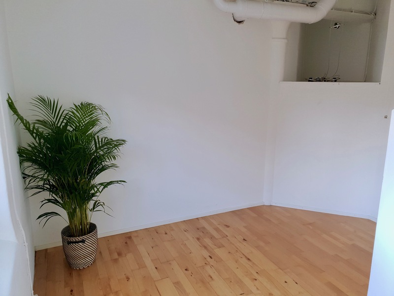 Last room available in co work /office space